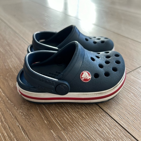 Kids' Crocband Crocs size C4 - Navy Blue with Red Stripe - Picture 3 of 6